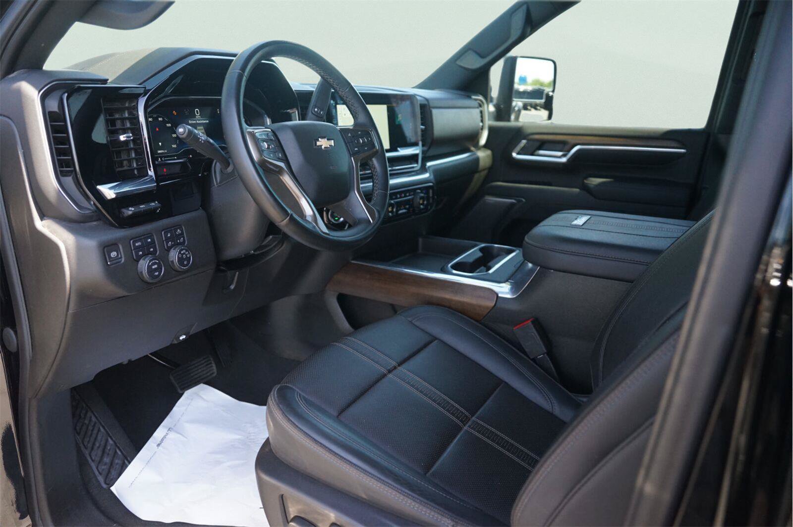 Used 2024 Chevrolet Silverado 3500 High Country w/ High Country Premium Package AWD/4WD image 8