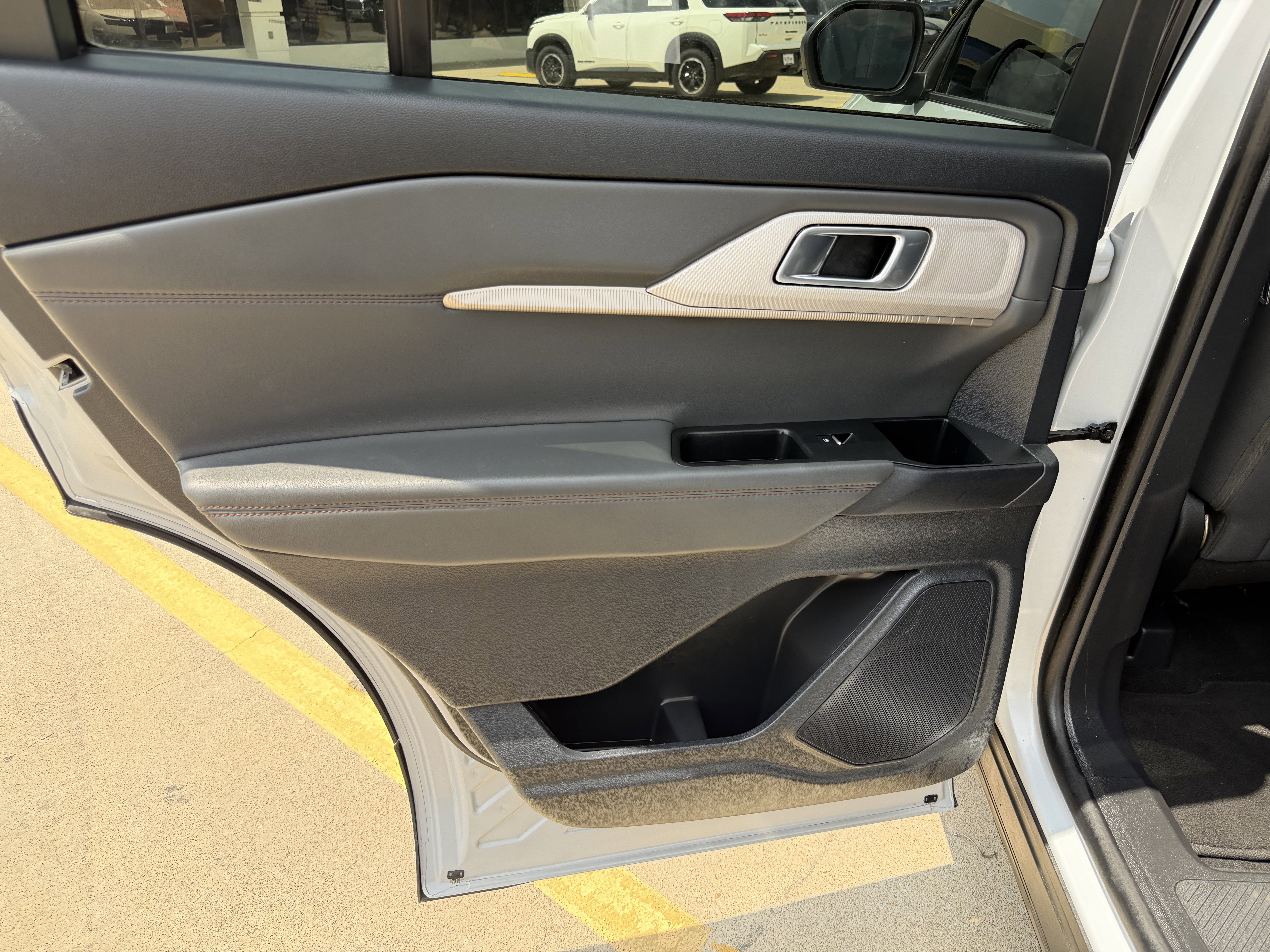 Certified 2025 Ford Explorer Active RWD image 15
