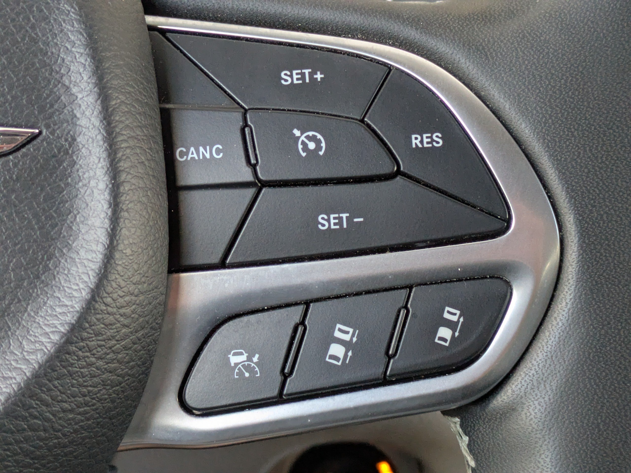 Used 2023 Chrysler Pacifica Touring-L FWD image 29