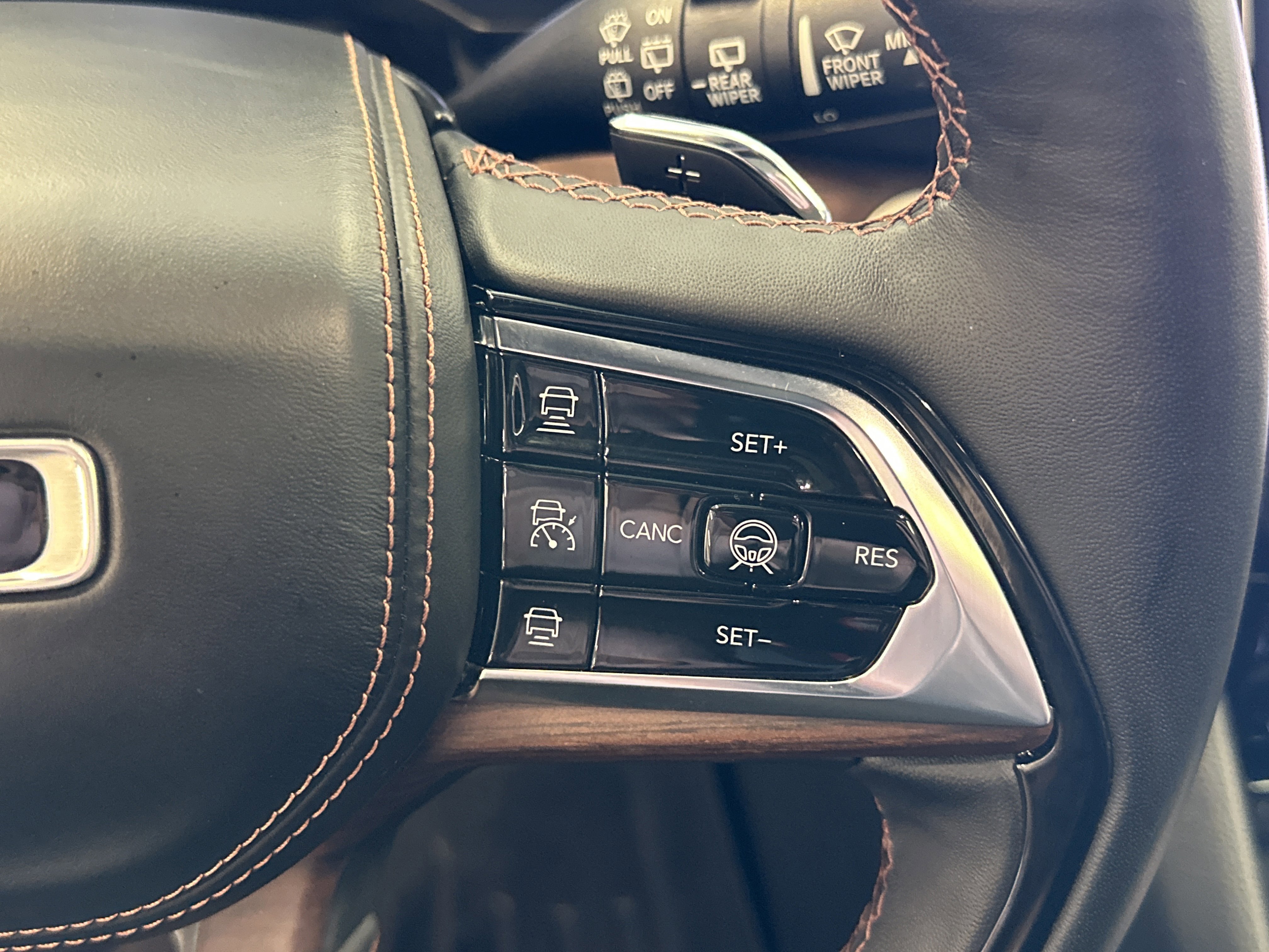 Used 2022 Jeep Grand Cherokee L Summit w/ Advanced Protech Group IV image 38