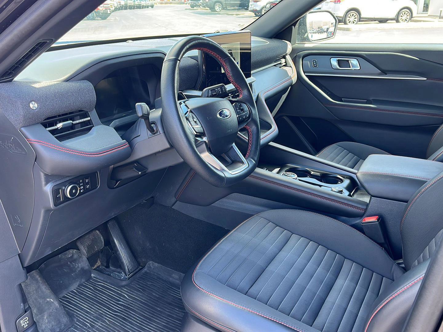 Certified 2025 Ford Explorer ST-Line w/ ST-Line Street Pack image 9