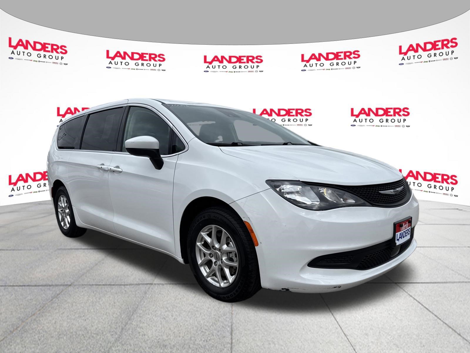 Used 2023 Chrysler Voyager LX image 7