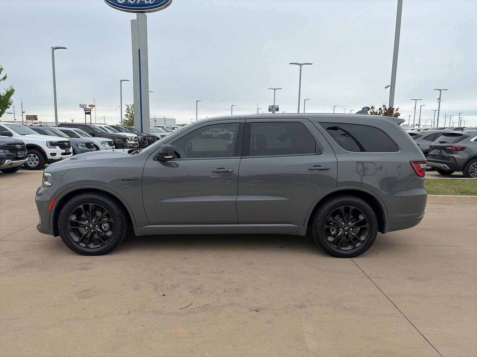 Used 2022 Dodge Durango R/T w/ Blacktop Package image 2