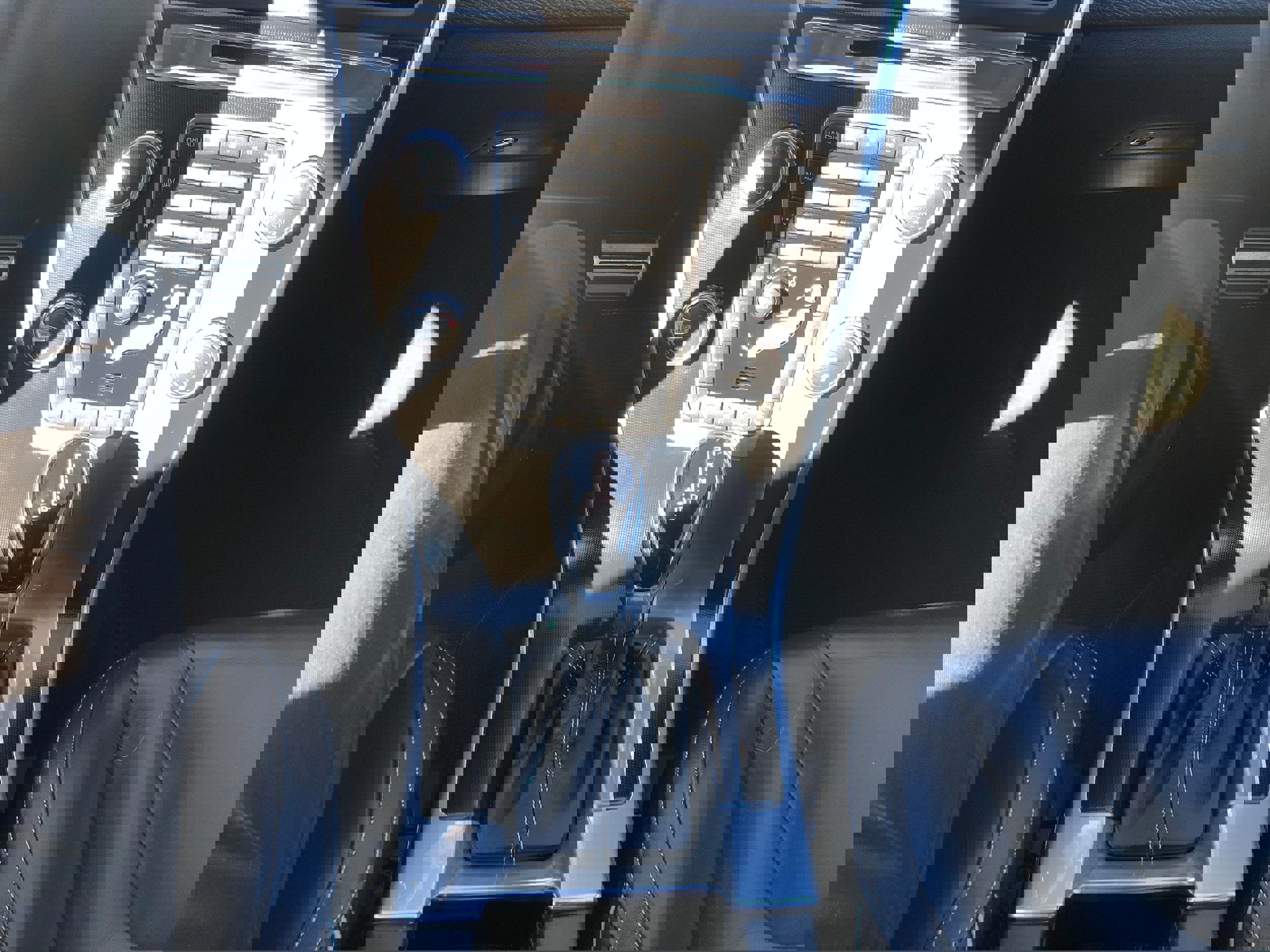 Used 2016 Volvo XC60 T6 R-Design Platinum w/ Climate Package image 13