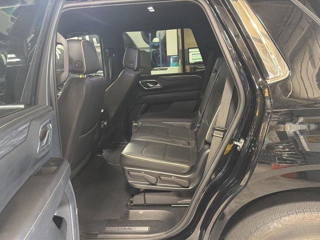 Used 2024 GMC Yukon SLT AWD/4WD image 7