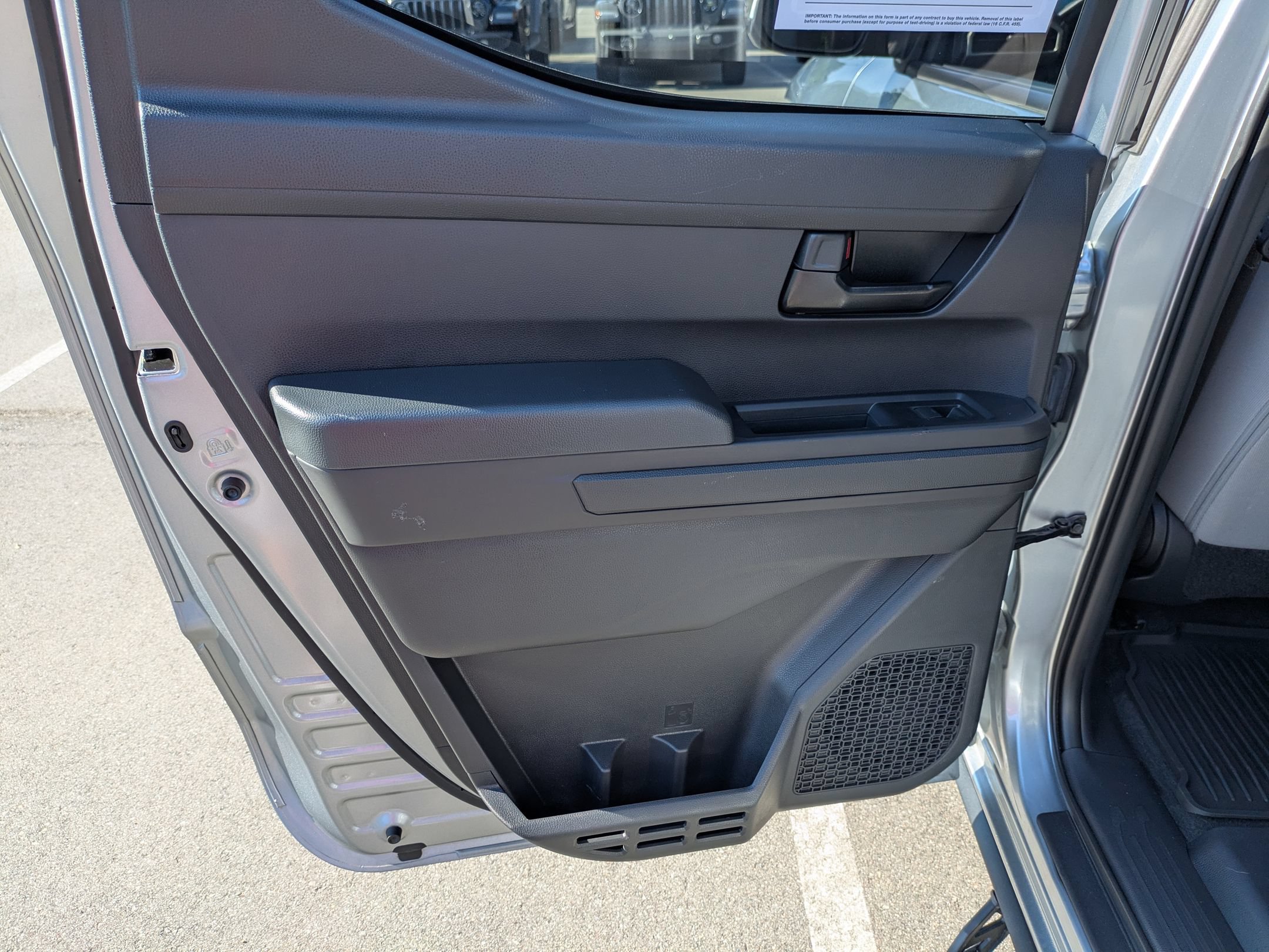 Used 2025 Toyota Tacoma SR5 AWD/4WD image 31
