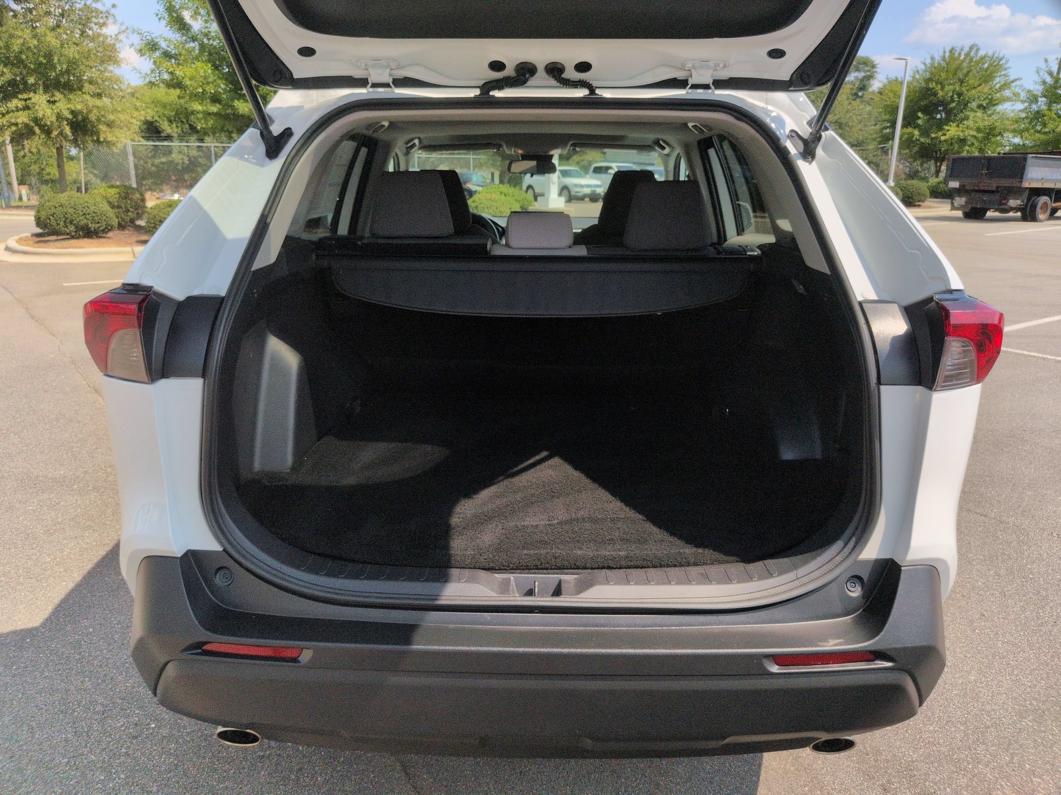 Used 2019 Toyota RAV4 XLE FWD image 33