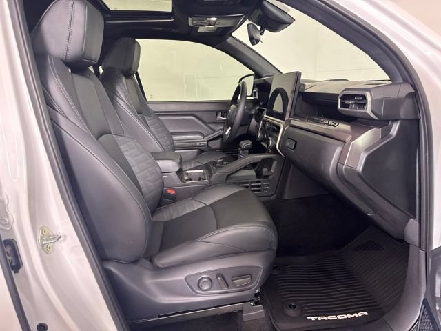 Used 2024 Toyota Tacoma TRD Sport w/ TRD Sport Premium Package AWD/4WD image 4