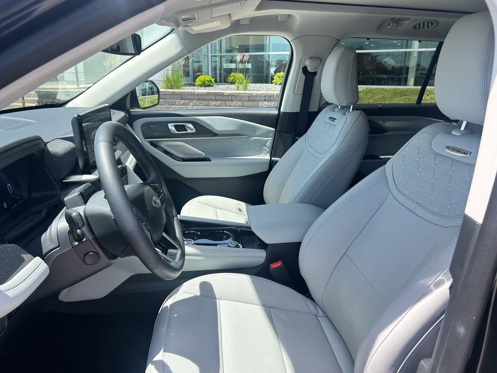 Certified 2025 Ford Explorer Platinum w/ Ultimate Package AWD/4WD image 10
