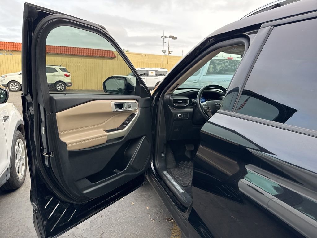Certified 2021 Ford Explorer Limited w/ Equipment Group 301A RWD image 4
