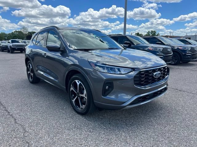 Certified 2024 Ford Escape ST-Line Select w/ Tech Pack #2 AWD/4WD image 3