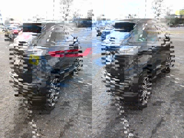 Certified 2022 Ford Edge Titanium w/ Class II Trailer Tow Package image 4