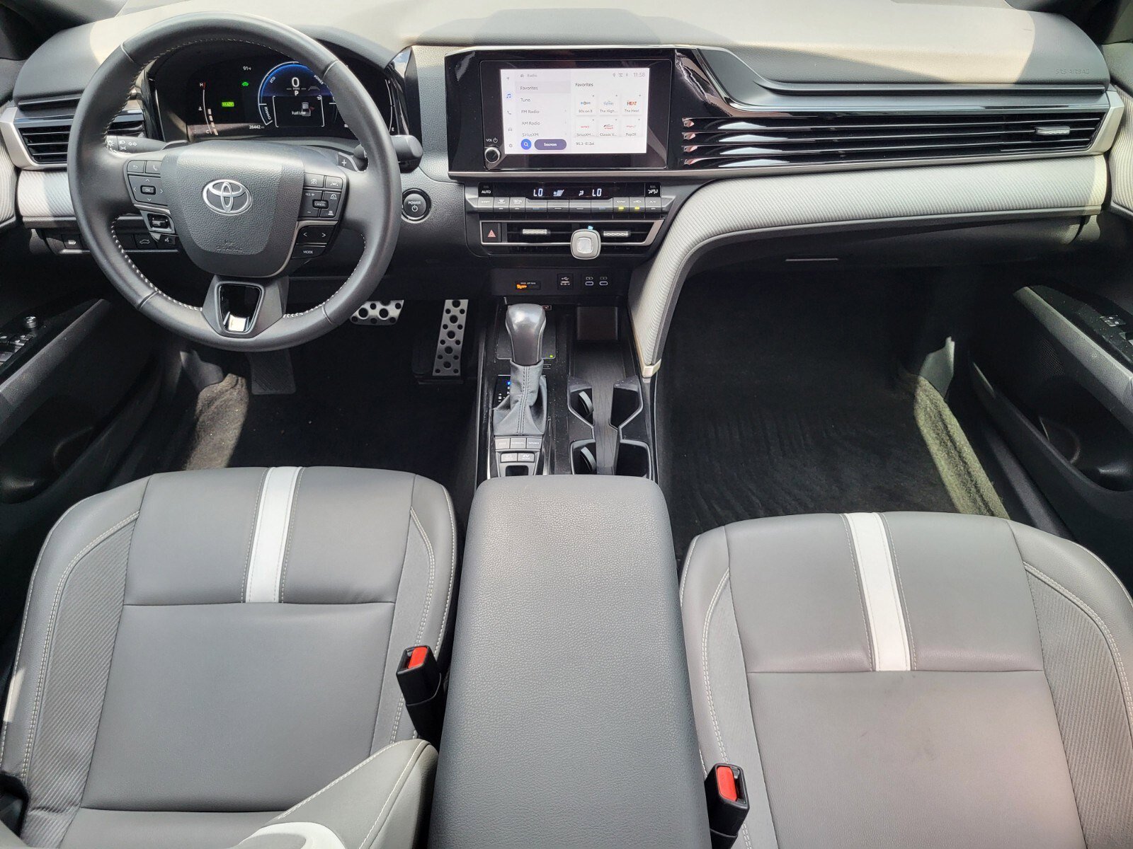 Used 2025 Toyota Camry SE w/ Convenience Package FWD image 13