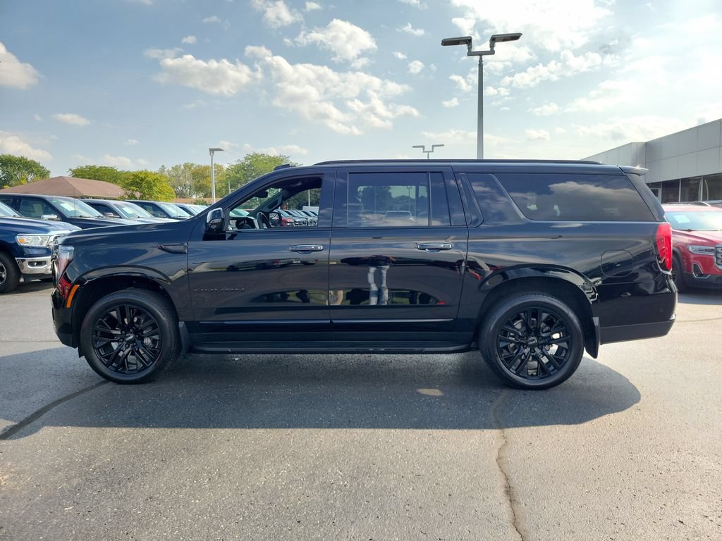 Used 2025 GMC Yukon XL Elevation w/ LPO, Yukon Black Package AWD/4WD image 7