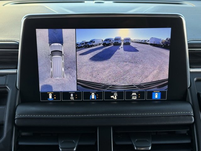 Used 2021 GMC Yukon SLT w/ SLT Premium Package image 16