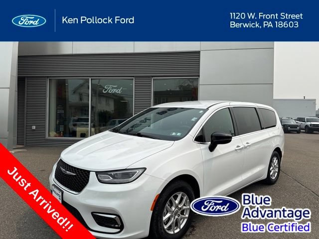 Used 2025 Chrysler Pacifica Select