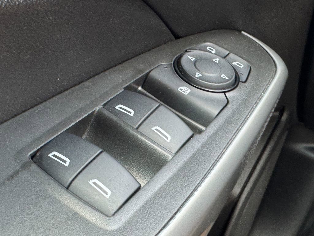 Used 2025 Chevrolet Trax LS image 19