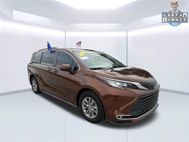Used 2022 Toyota Sienna XLE
