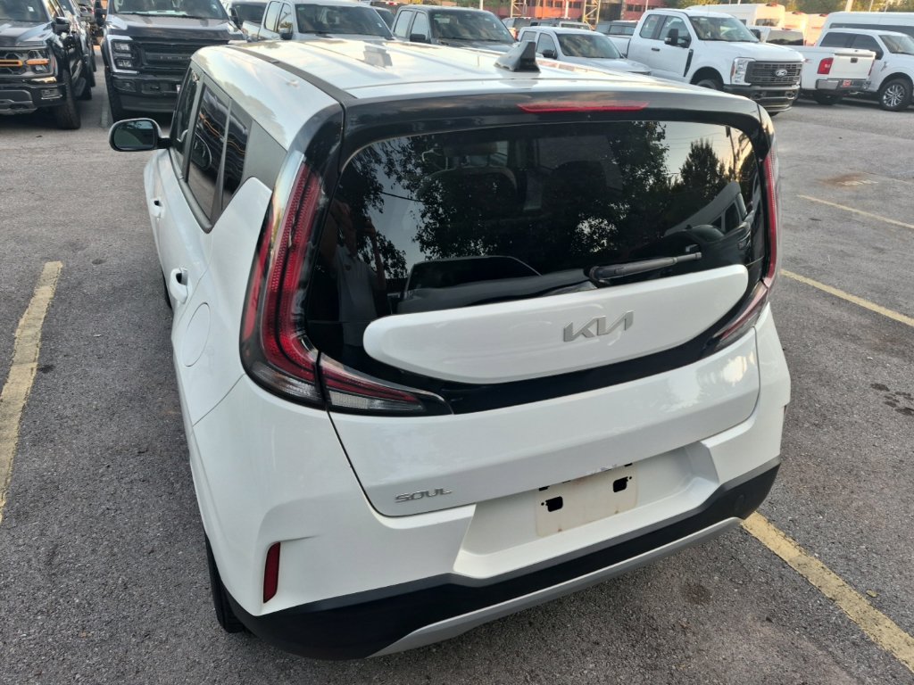 Used 2024 Kia Soul LX w/ LX Technology Package FWD image 14