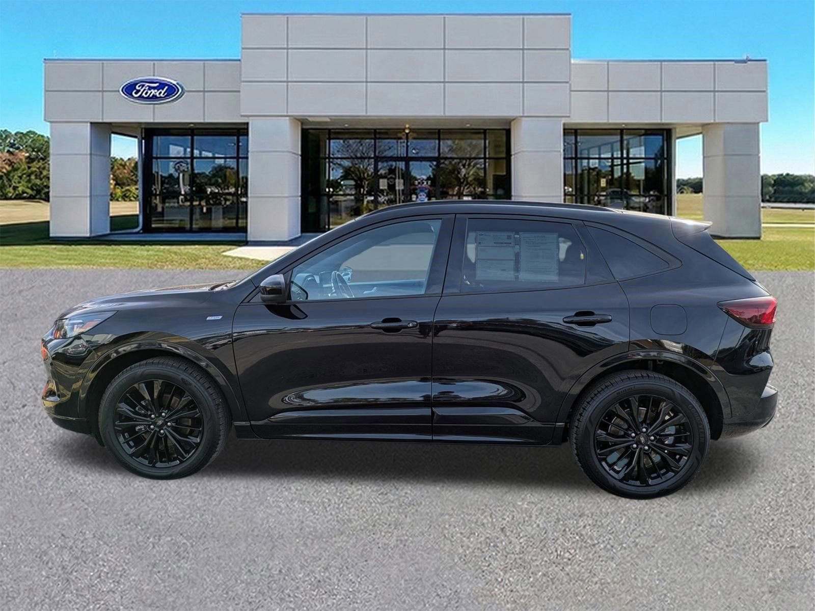 Certified 2023 Ford Escape ST-Line Elite image 2