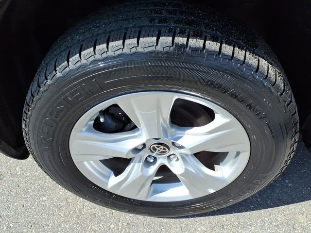 Used 2021 Toyota RAV4 XLE w/ Convenience Package AWD/4WD image 9
