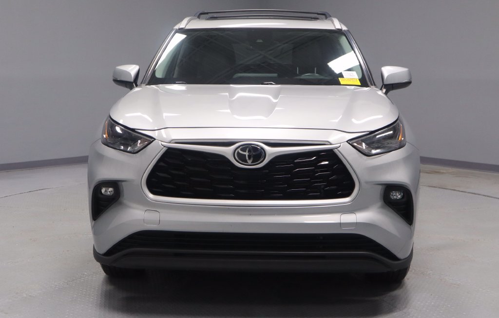 Used 2023 Toyota Highlander XLE AWD/4WD image 6