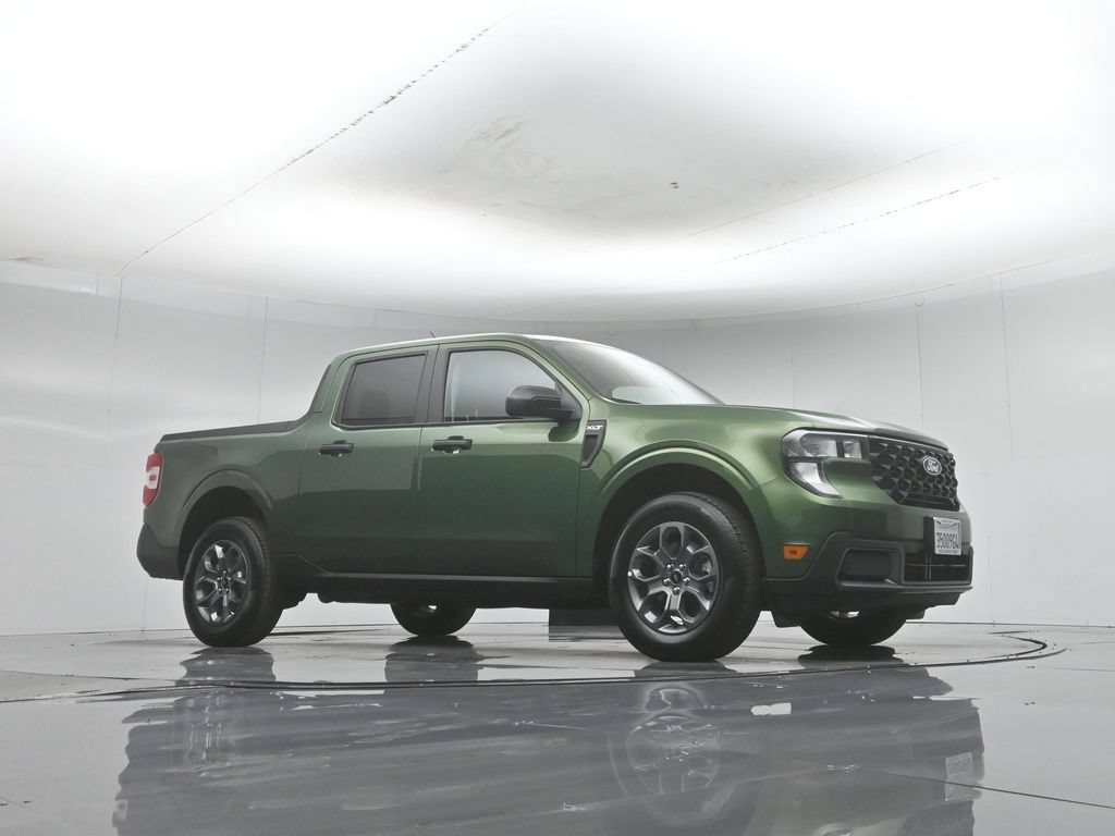 Certified 2025 Ford Maverick XLT FWD image 4