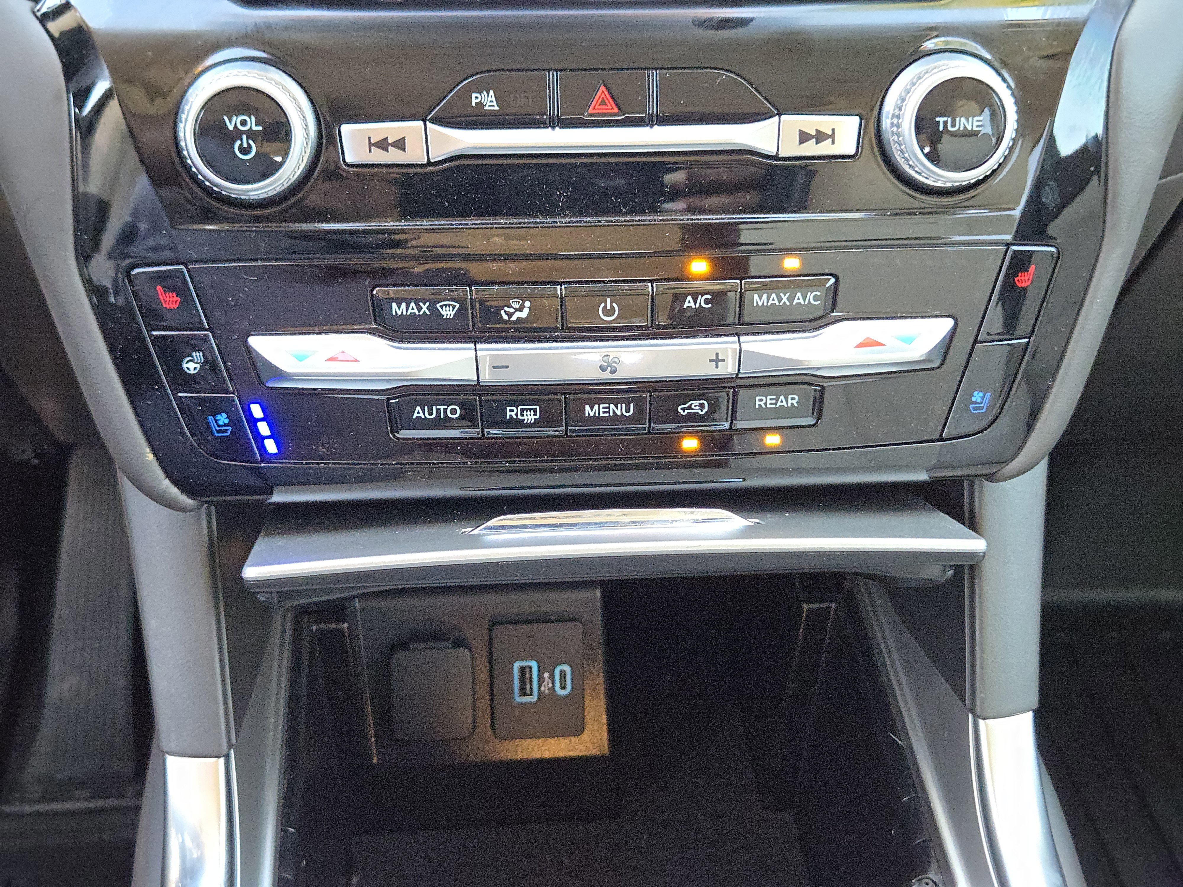 Certified 2023 Ford Explorer Platinum w/ Technology Package image 20