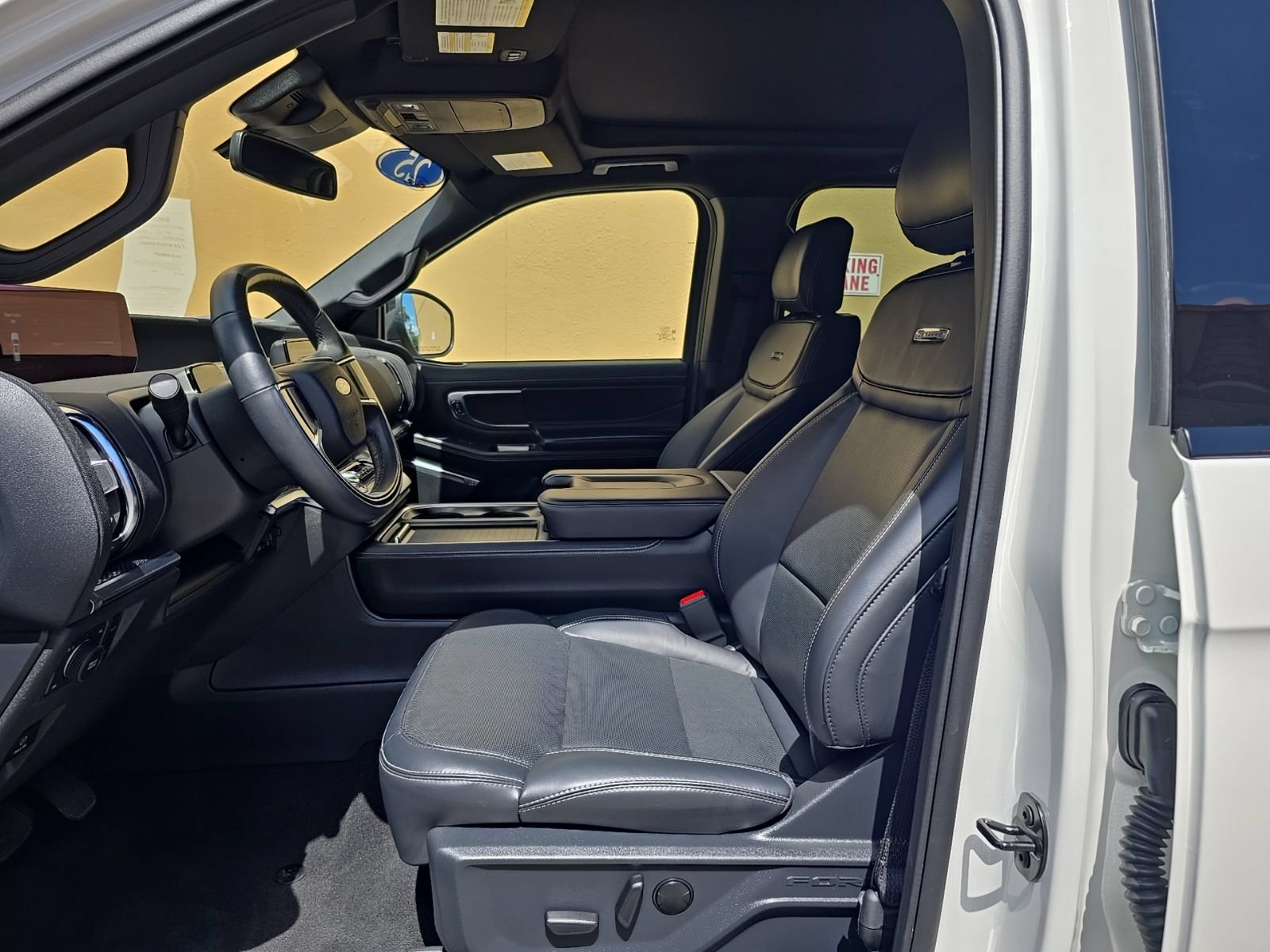 Certified 2025 Ford Expedition Platinum w/ Stealth Appearance Package AWD/4WD image 5
