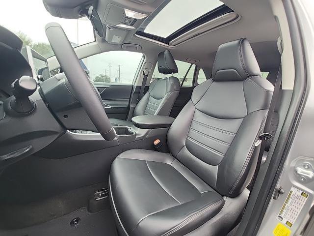 Used 2023 Toyota RAV4 XLE Premium image 7
