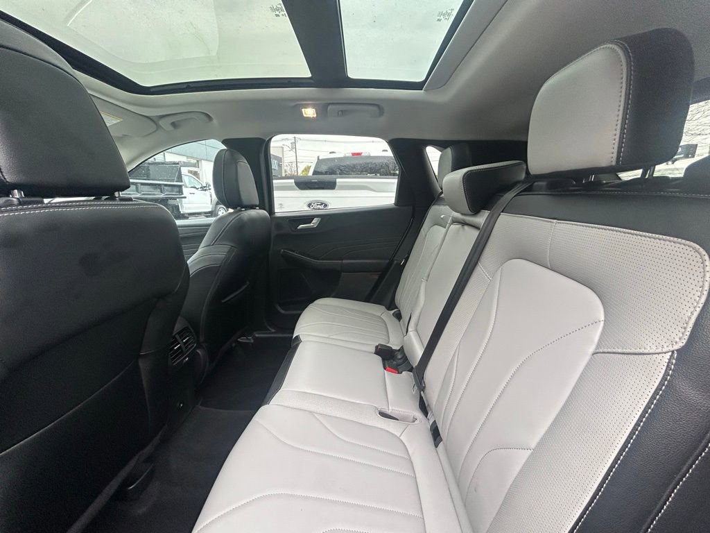 Certified 2025 Ford Escape Platinum w/ Premium Technology Package AWD/4WD image 24