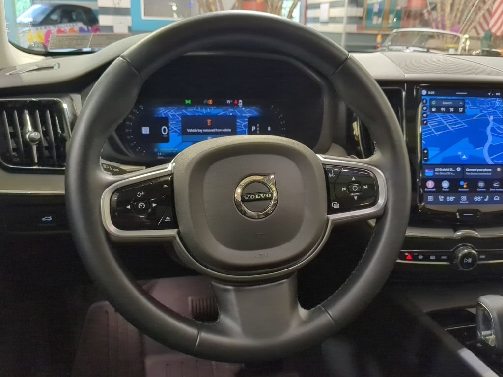 Used 2025 Volvo XC60 B5 Plus AWD/4WD image 2