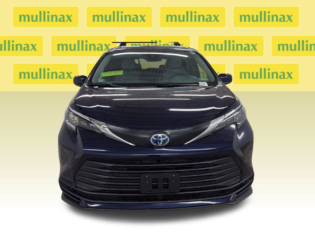 Used 2025 Toyota Sienna LE FWD image 15