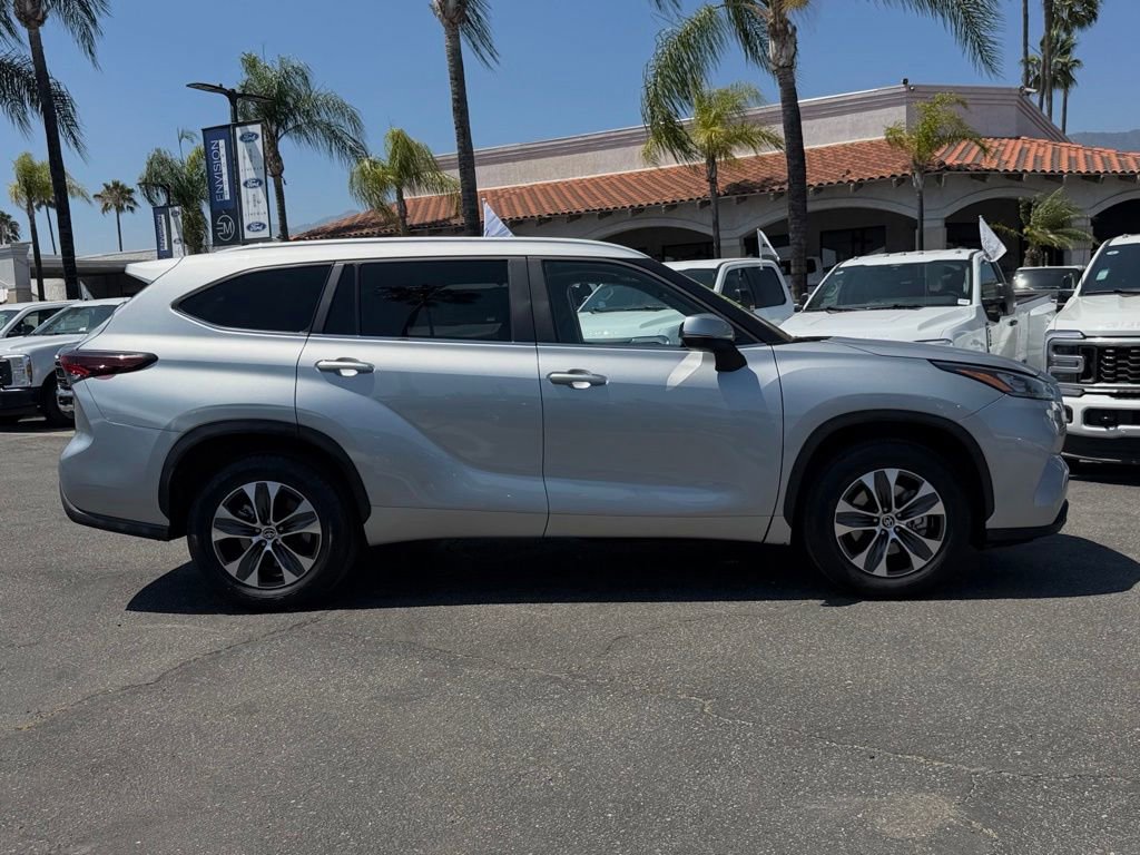 Used 2025 Toyota Highlander XLE FWD image 9