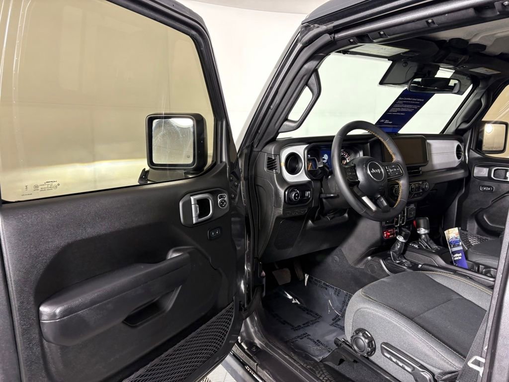 Used 2024 Jeep Gladiator Sport AWD/4WD image 12