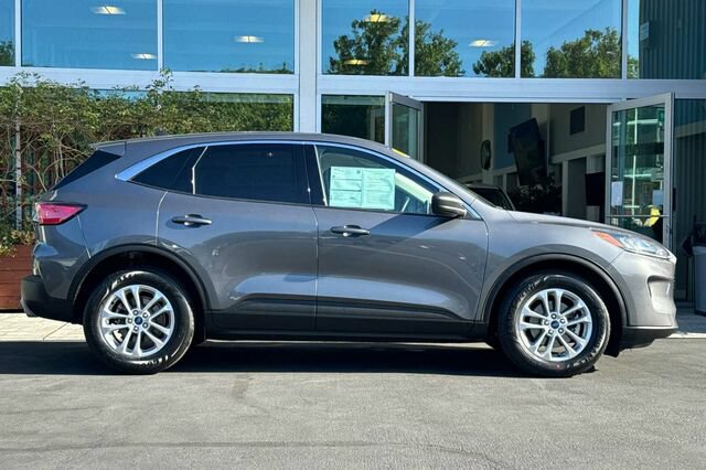 Certified 2022 Ford Escape SE w/ Convenience Package FWD image 3