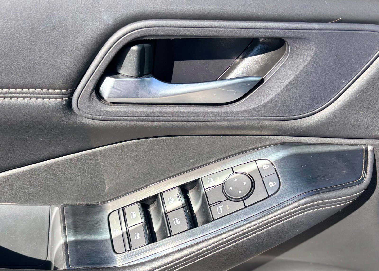 Used 2023 Nissan Rogue SV w/ SV Premium B Package image 29