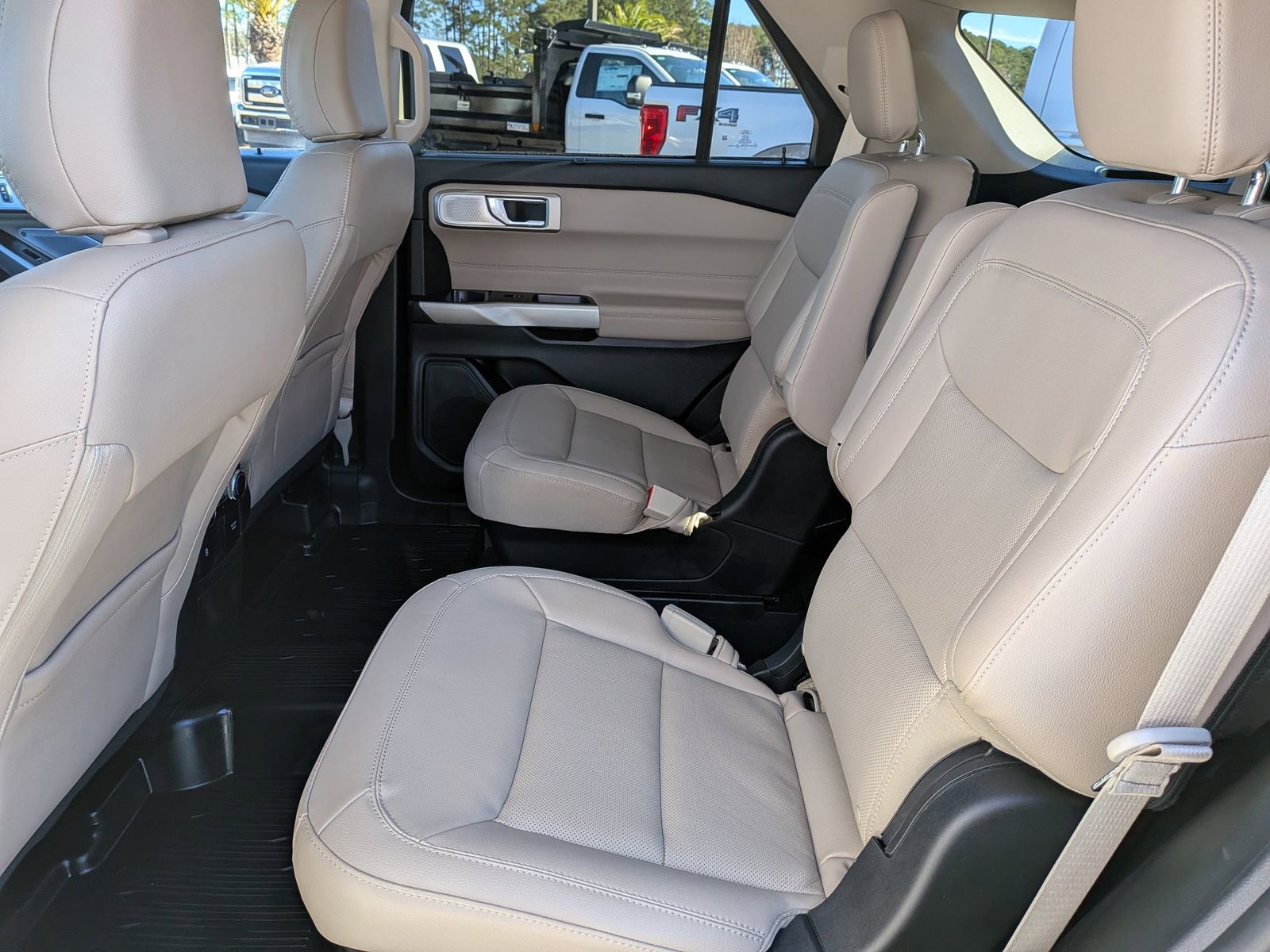 Certified 2023 Ford Explorer Limited w/ Limited Technology Package image 17