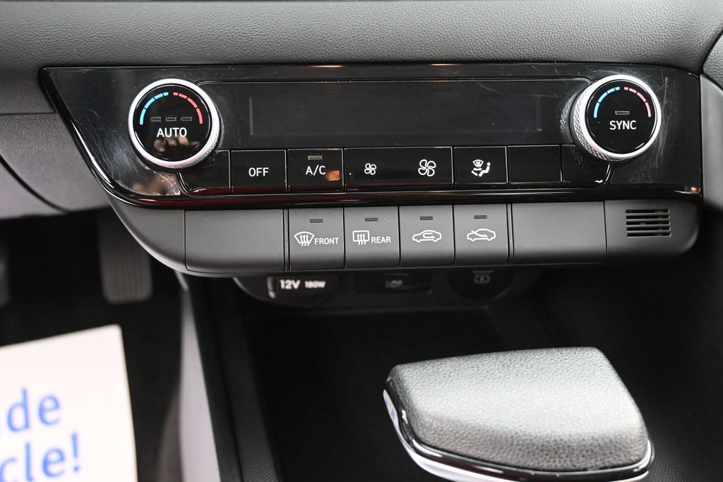 Used 2024 Hyundai Elantra SEL FWD image 12