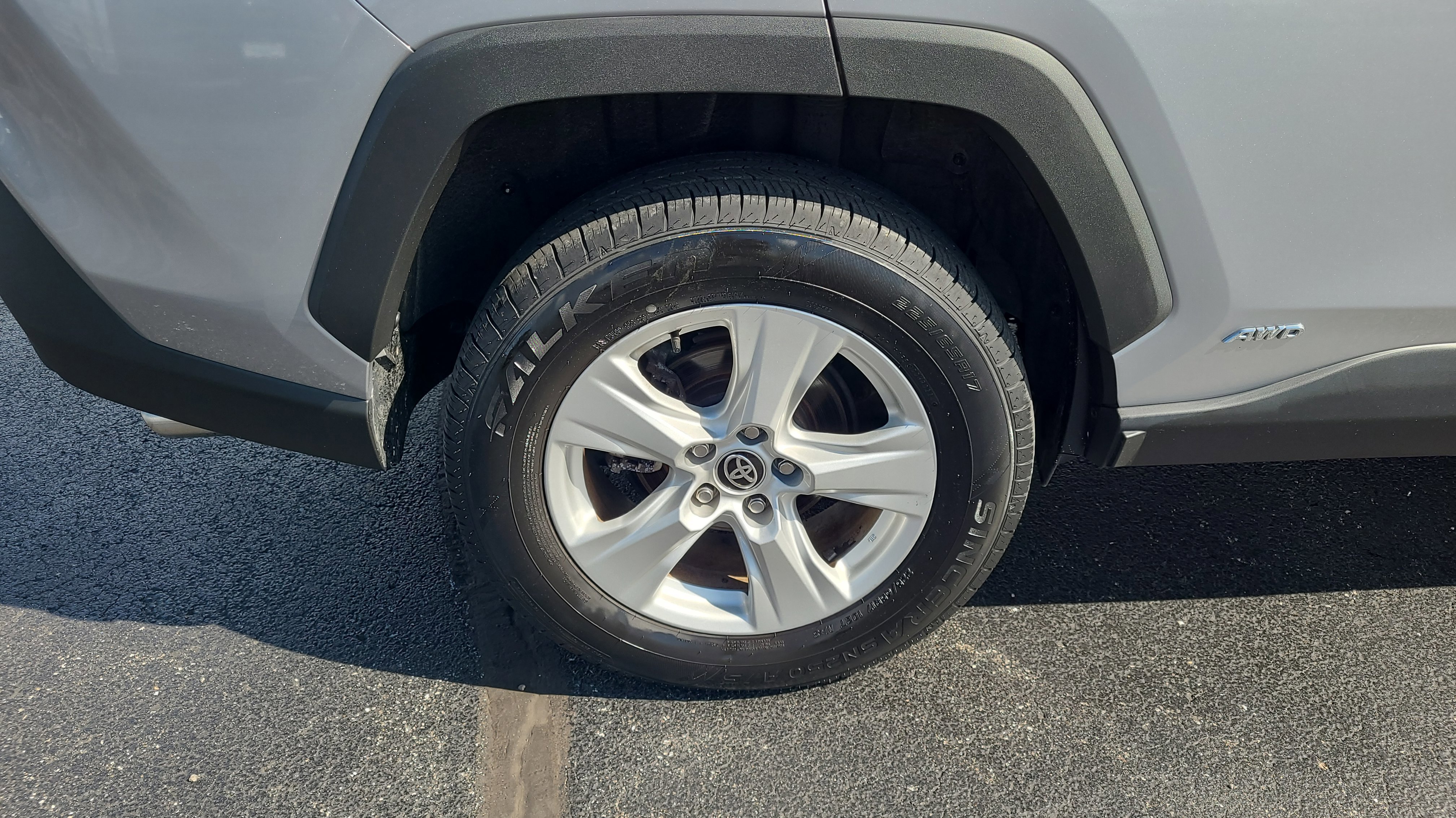 Used 2021 Toyota RAV4 XLE w/ Convenience Package AWD/4WD image 10