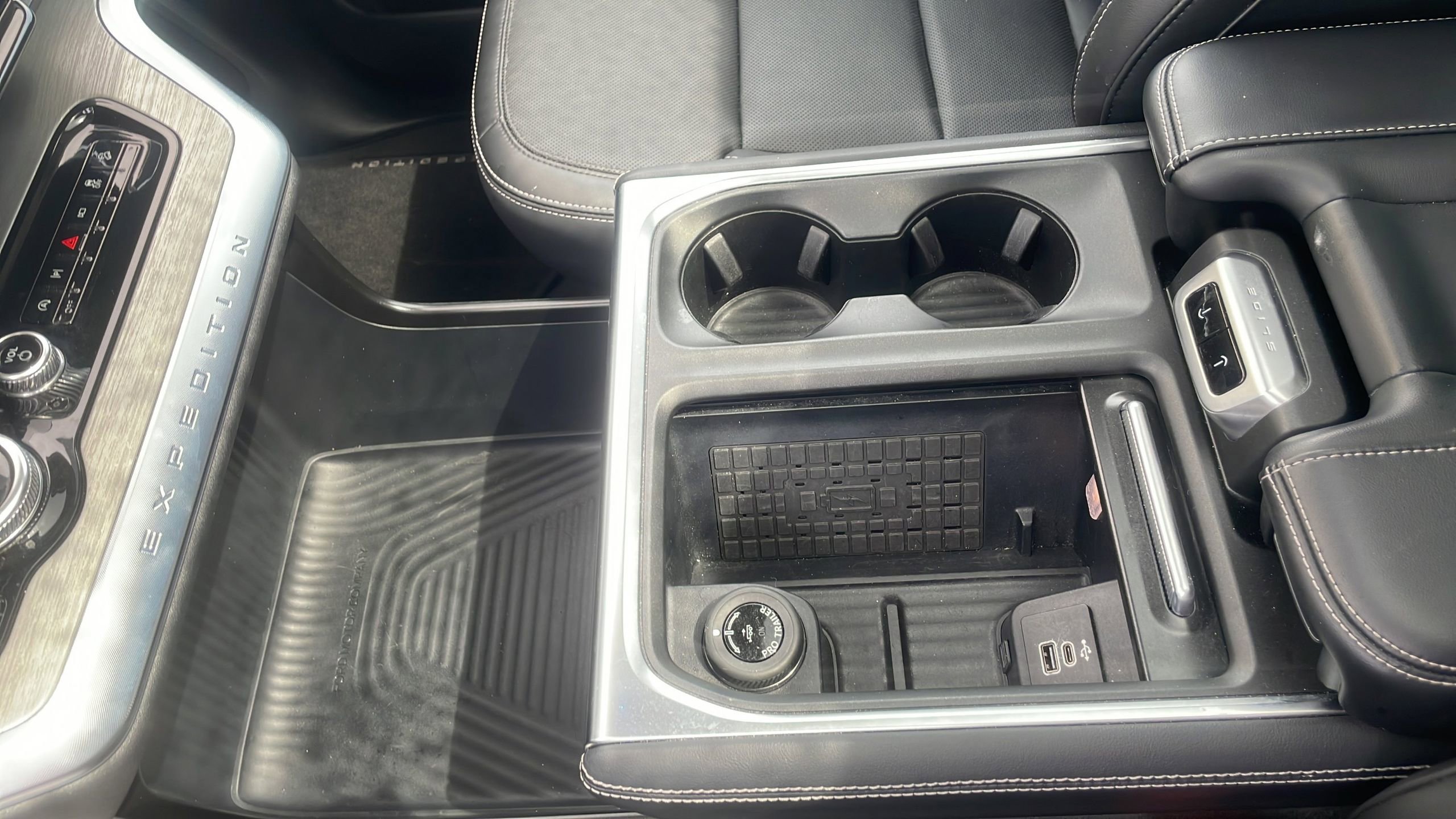 Certified 2025 Ford Expedition Platinum AWD/4WD image 22