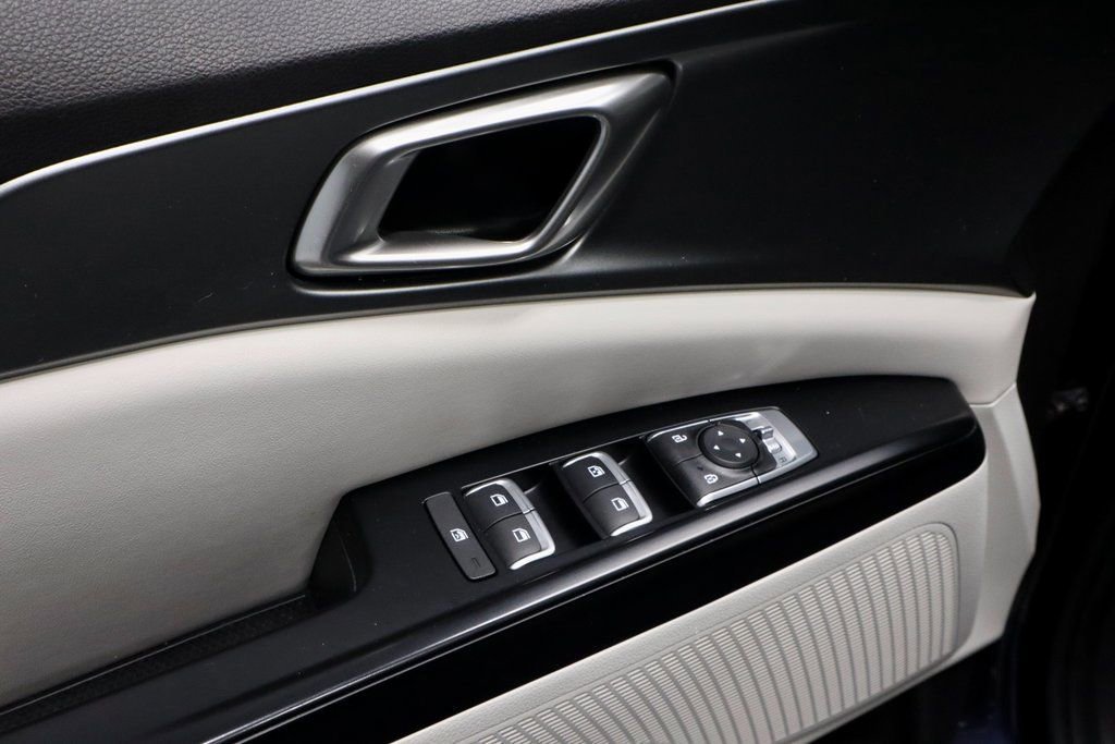 Used 2024 Kia Carnival LX image 22