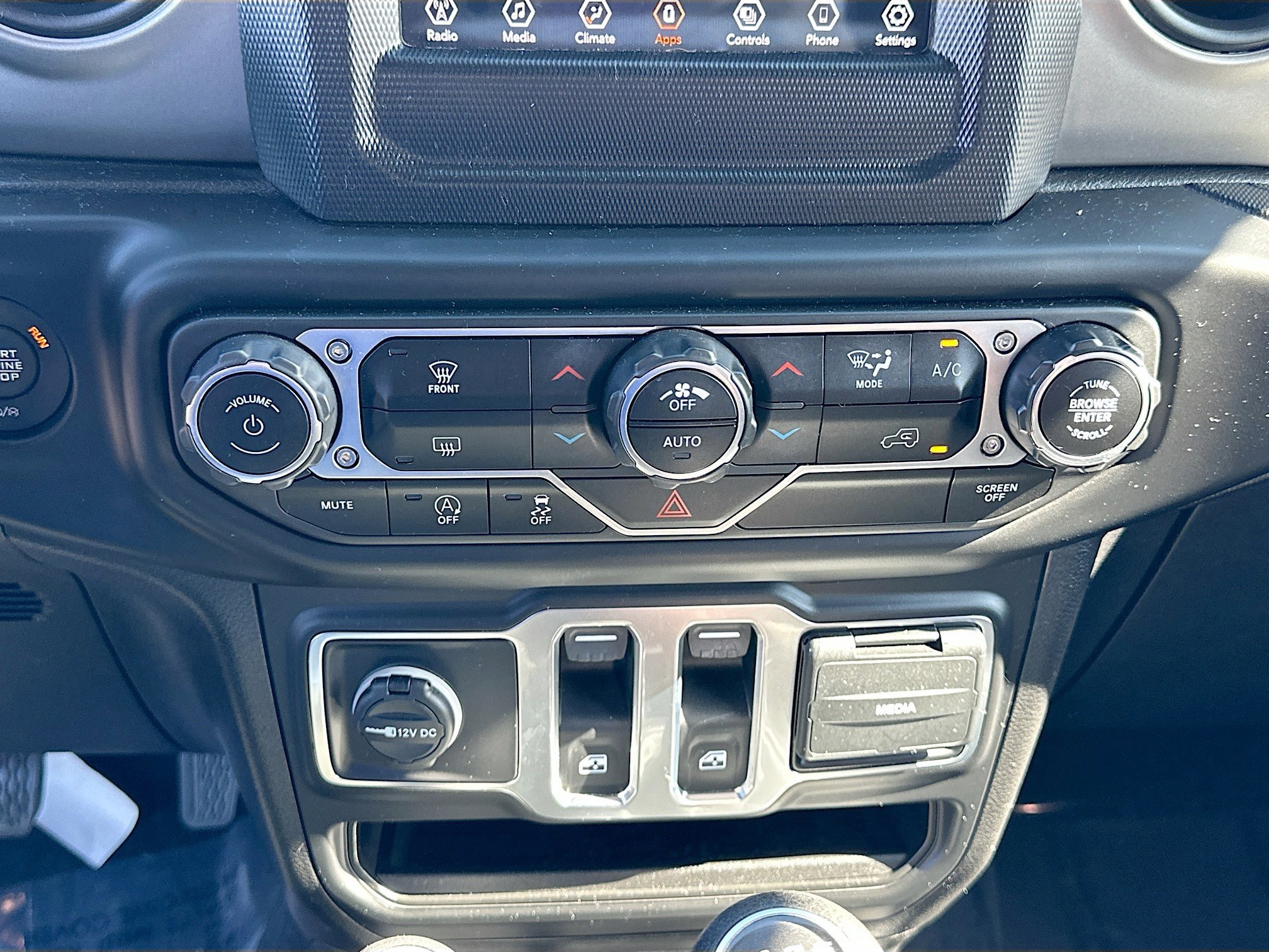 Used 2021 Jeep Wrangler Sport image 15