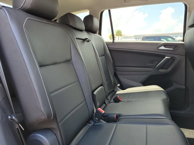Used 2021 Volkswagen Tiguan SE FWD image 17