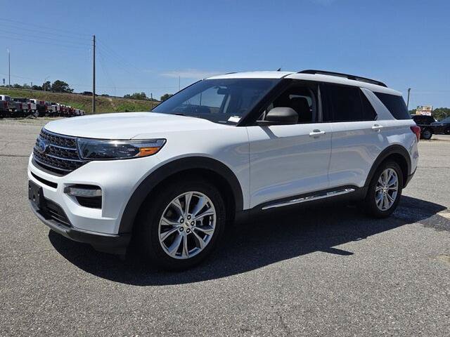 Certified 2020 Ford Explorer XLT w/ Equipment Group 202A RWD image 3