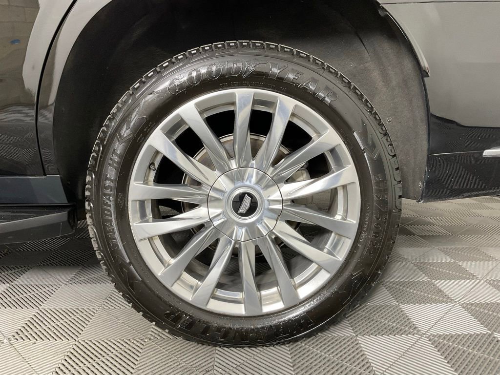 Used 2023 Cadillac Escalade Premium Luxury RWD image 10