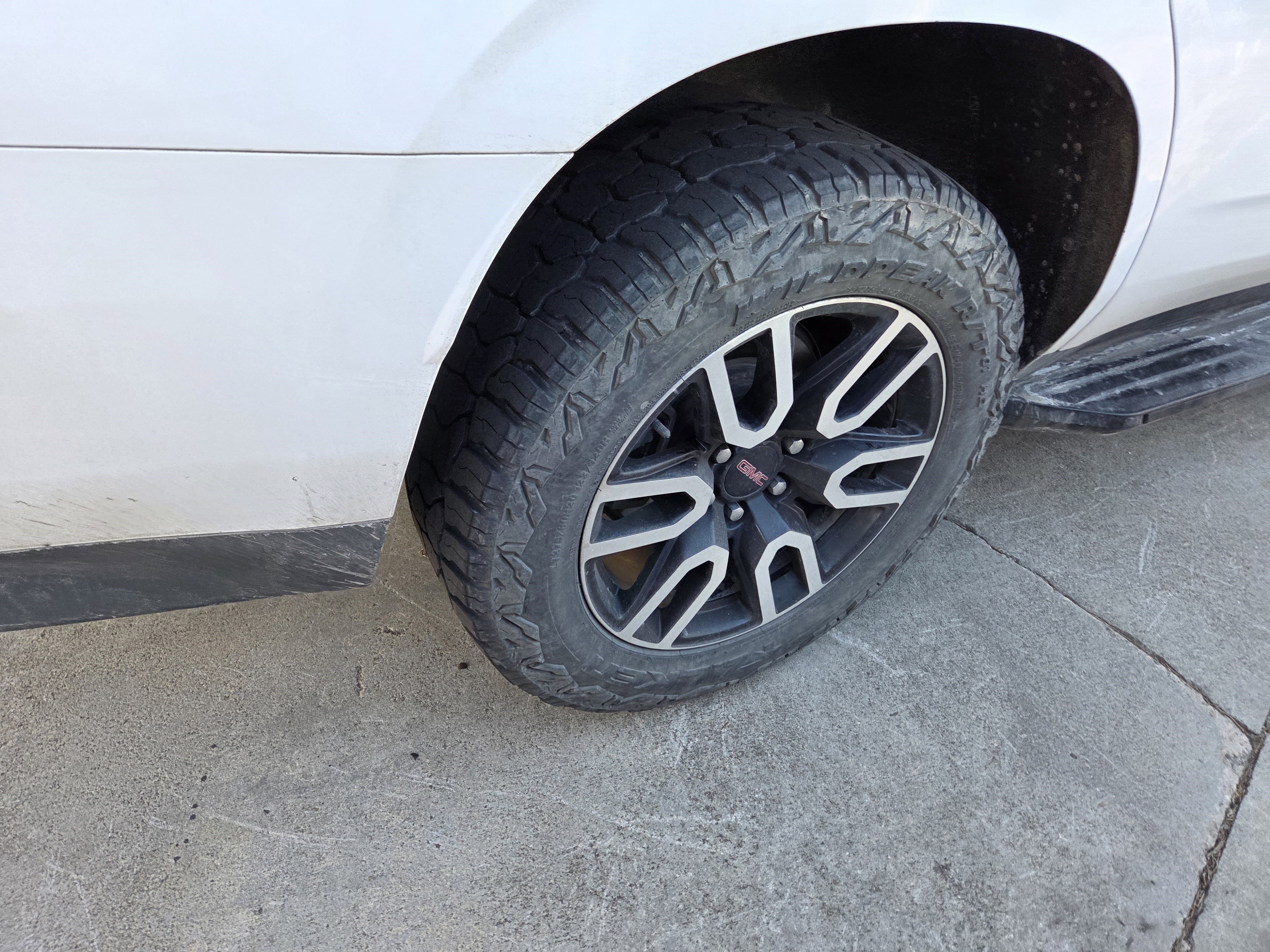 Used 2023 GMC Yukon AT4 w/ Technology Package image 13