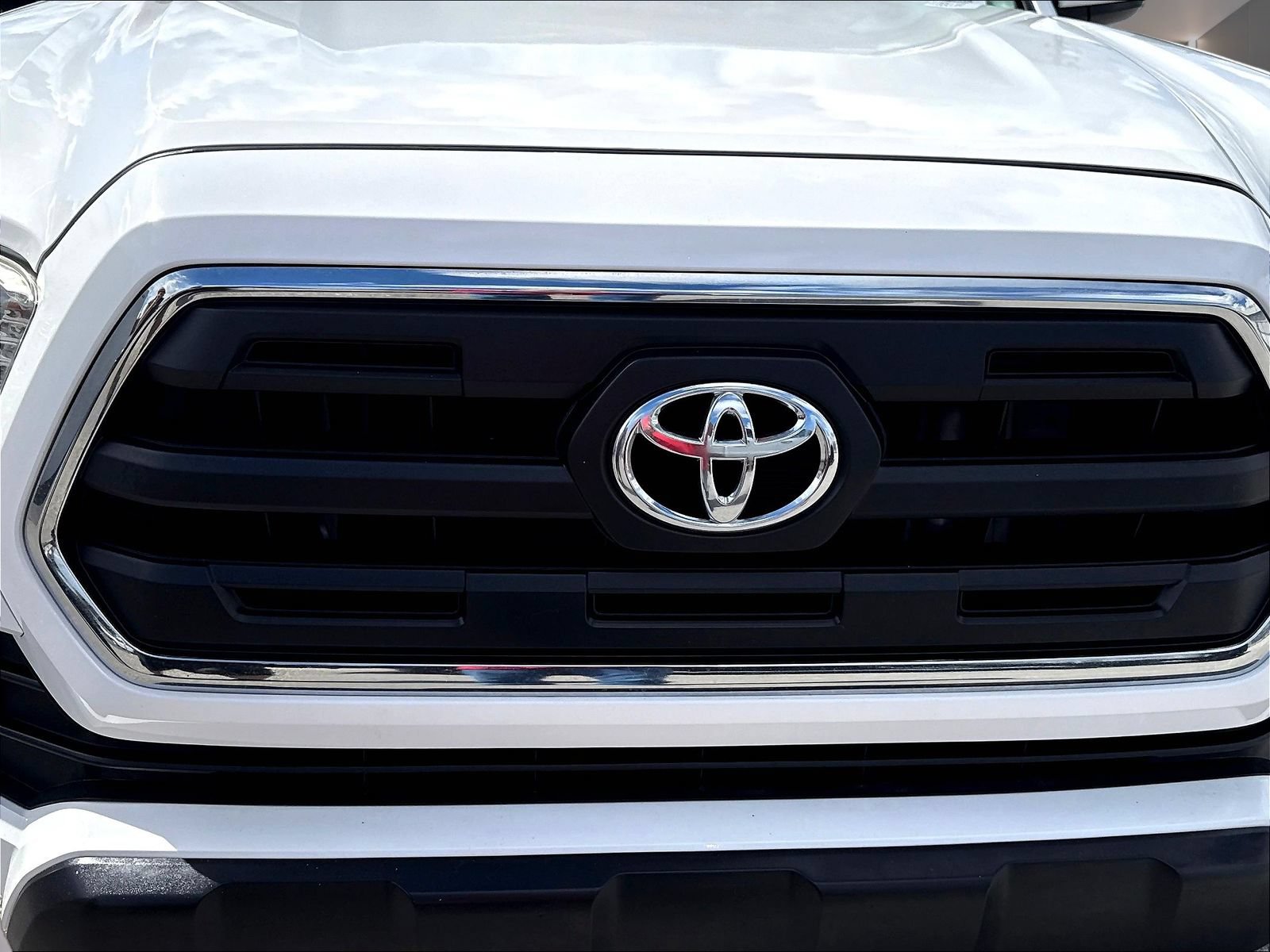 Used 2017 Toyota Tacoma SR5 w/ SR5 Appearance Package (SM) RWD image 37