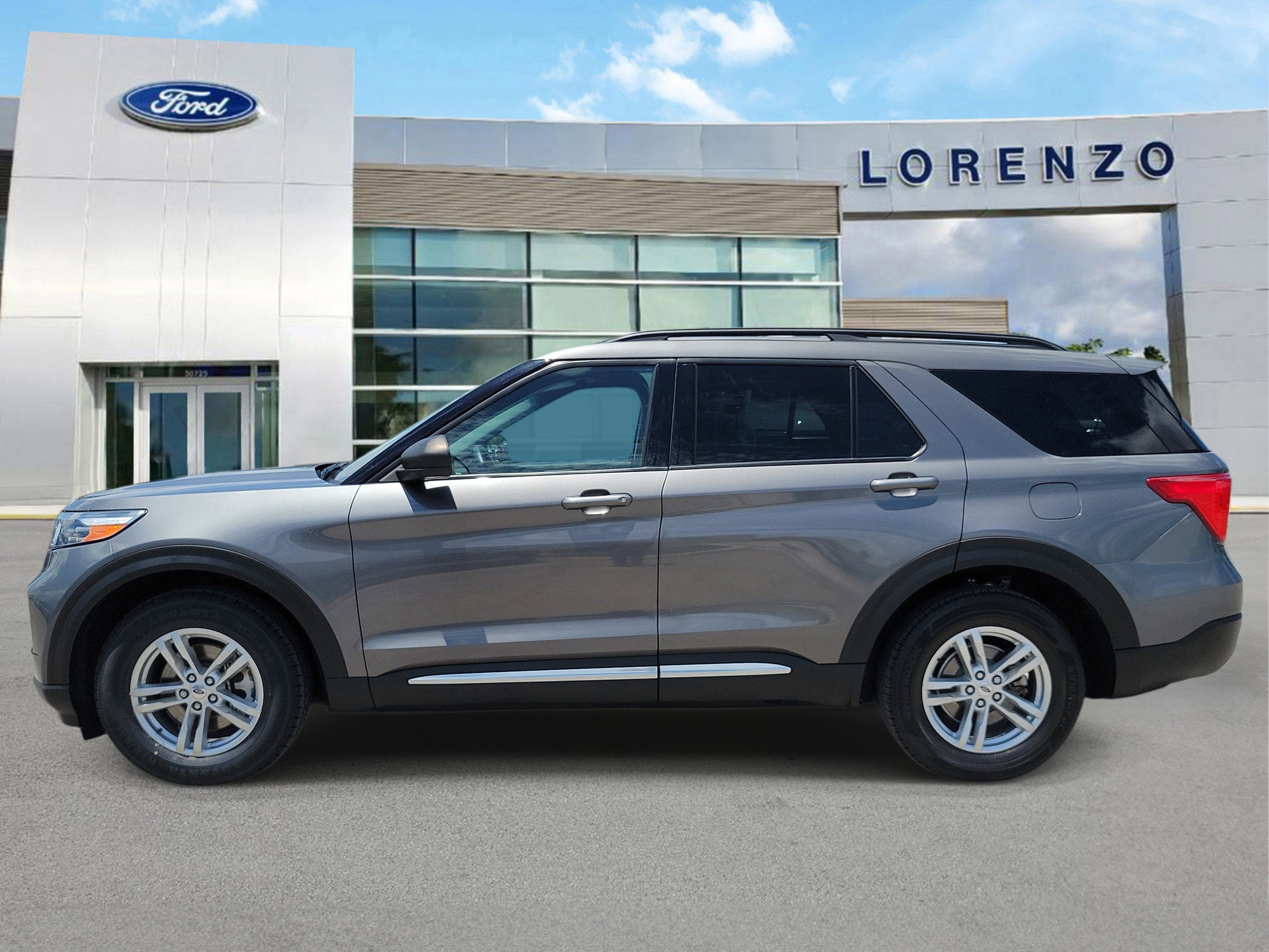 Certified 2023 Ford Explorer XLT w/ Equipment Group 202A RWD image 8