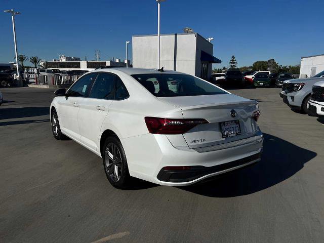 Used 2023 Volkswagen Jetta SE image 4